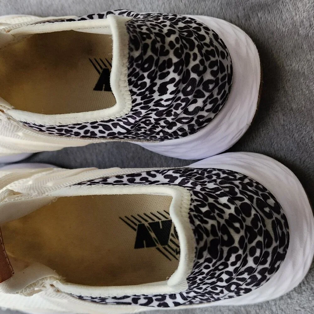 Women's New Balance Leopard Print Sneakers Size 9 - Picture 13 of 16